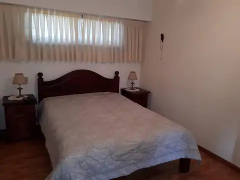 CASA EN VENTA :: 6 AMBIENTES :: ITUZAINGO :: 389m2