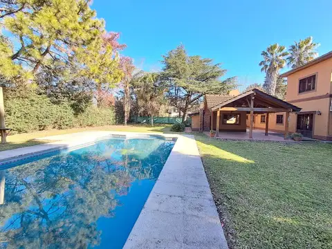 VENTA CASA 6 AMBIENTES. CON RENTA O CREDITO. LA LONJA. PILAR