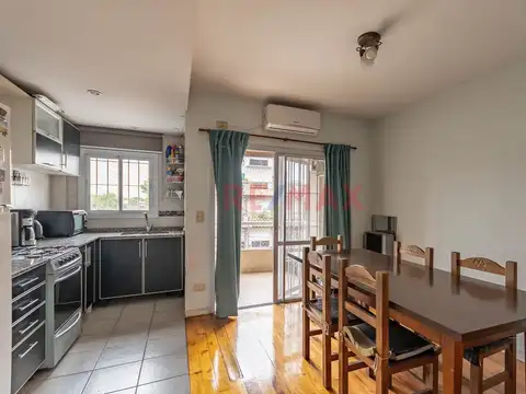 Dpto 3 amb, con balcon, cochera y baulera Lanus O