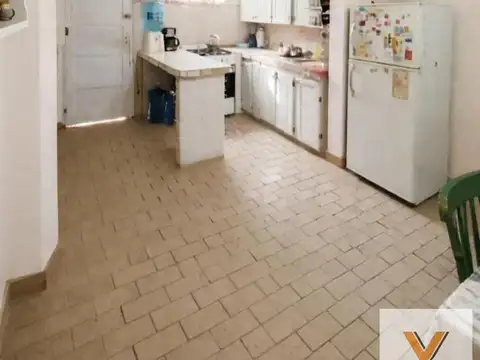 Casa en Venta - 4 Dormitorios 1 Baño - 386mts - Mar Del Tuyu