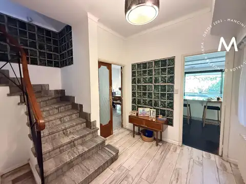 Casa en venta de 5 ambientes con cochera, galería y parrilla - Villa Ballester