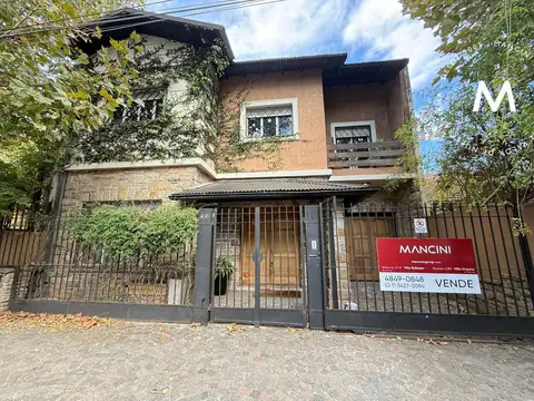Casa en venta de 5 ambientes con cochera, galería y parrilla - Villa Ballester