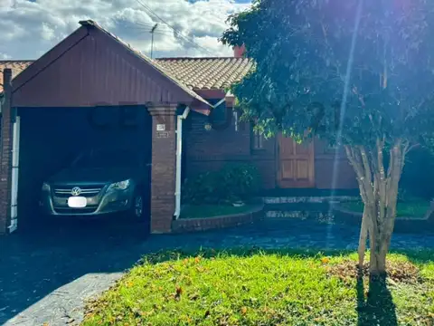 VENTA CASA CIUDAD JARDIN 4 AMBIENTES PARQUE COCHERA
