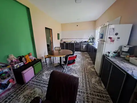 Casa en Venta con 3 cocheras