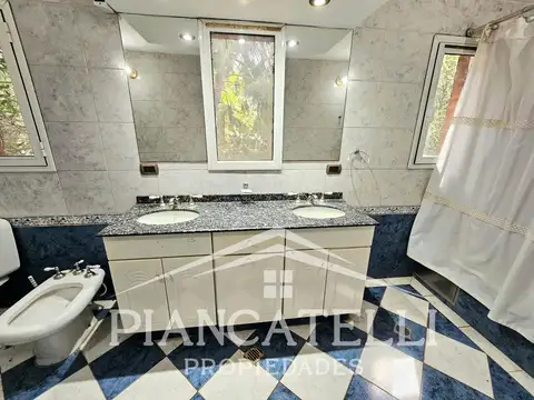 Casa 6 ambientes con 3 baños