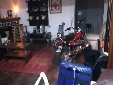 CASA 3 AMB EN ESQUINA CON GARAGE Y LOCAL