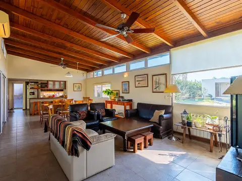 Venta casa cinco dormitorios en el country rosario golf