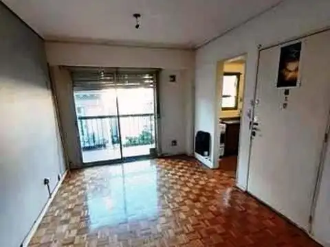 SEMIPISO 2 AMB AL FRENTE BALCÓN CORRIDO A MTS AV RIVADAVIA