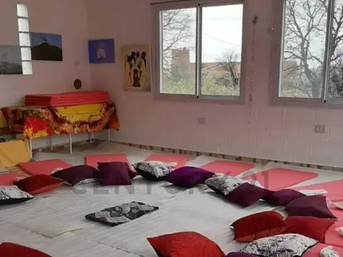 Casa en Venta con 8 cocheras