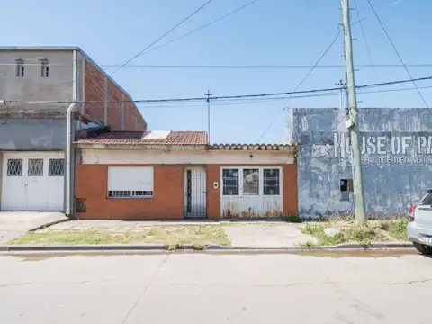 CASA EN VENTA A REFACCIONAR ZONA NORTE