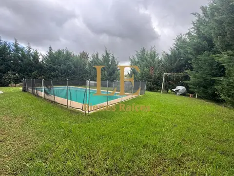 Casa en Alquiler con 4 cocheras