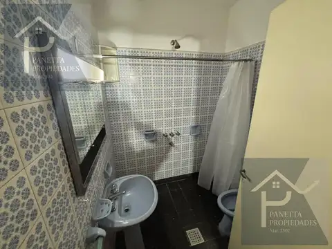 Casa en Alquiler con 1 cochera