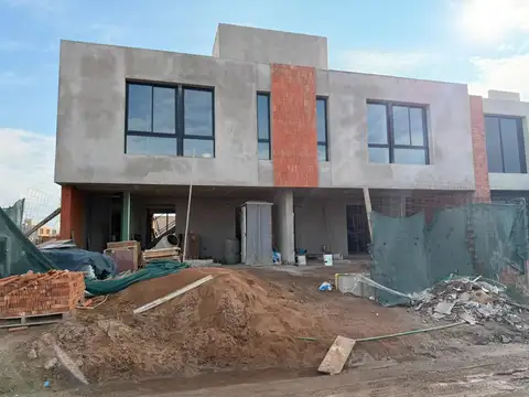 DUPLEX EN VENTA Y FINANCIADO EN BRISAS DE MANANTIALES