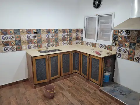 Casa 4 ambientes con 2 baños