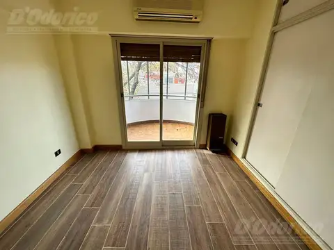 Casa en Alquiler con 1 cochera