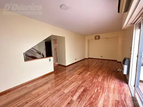 Casa en Alquiler con 1 cochera