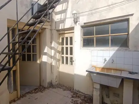 Depto Tipo Casa 6 ambientes con 2 baños