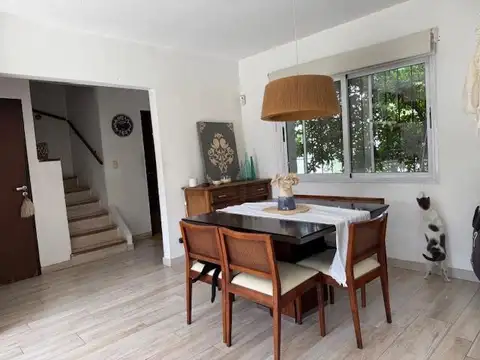 Casa 6 ambientes con 2 baños