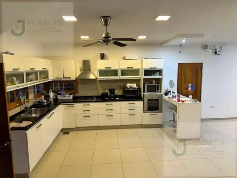 Casa 7 ambientes con 4 baños