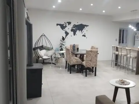 Casa 4 ambientes con 2 baños