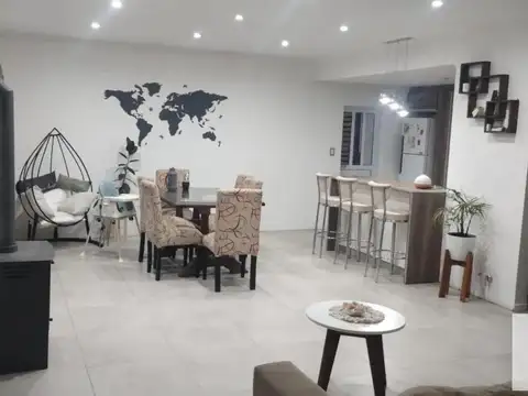 Casa 4 ambientes con 2 baños