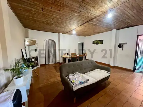 VENTA CASA 4 AMB EN ITUZAINGO NORTE + DEPTO 2 AMB INDEPENDIENTE