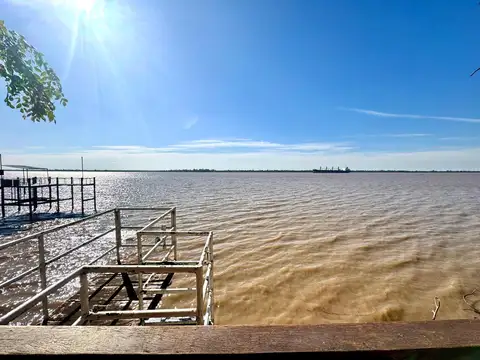 Casa 8 ambientes con 4 baños