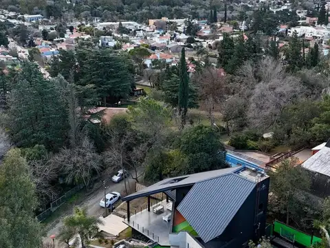 Casa 7 ambientes con 2 baños