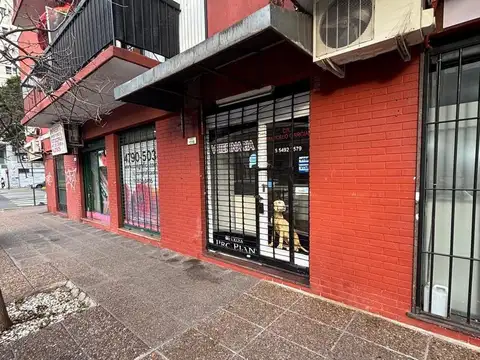 Local a metros de Av. Maipú en Olivos.