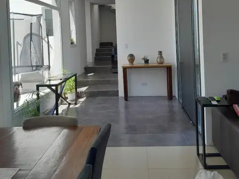 Casa 5 ambientes con 4 baños