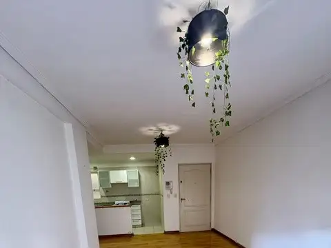 2 ambientes al frente con balcon impecable 1 cdra. de Cabildo pileta parrilla