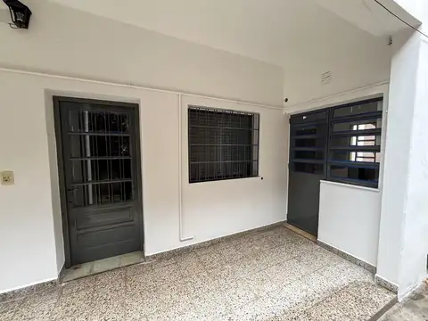Alquiler Departamento de pasillo de un dormitorio. Colon al 3000