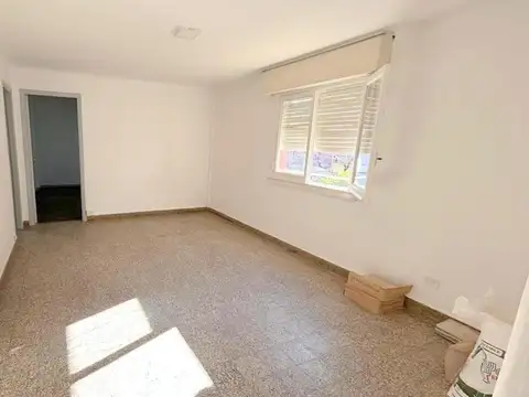DEPARTAMENTO DE 2 AMBIENTES  COCINA Y BAÑOS NUEVOS -LUMINOSO