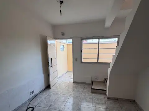 Depto Tipo Casa en Alquiler de 2 dormitorios