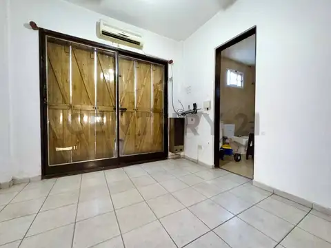 Casa 9 ambientes con 3 baños