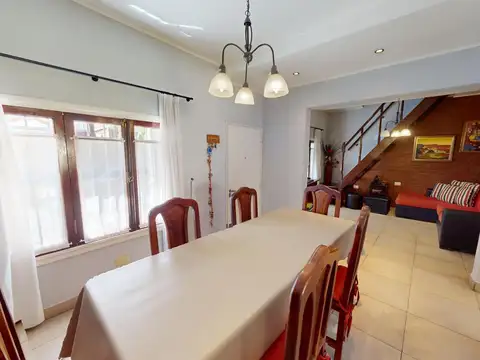 Casa 4 ambientes con 2 baños