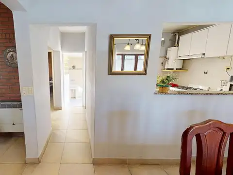 VENTA CASA 4 AMBIENTES CON PARQUE Y COCHERA EN VILLA MAIPU