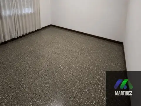 Casa 6 ambientes con 2 baños