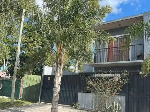 Casa 5 ambientes con 3 baños