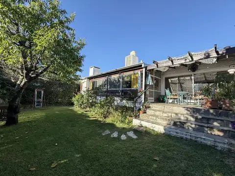 Casa en Venta con 2 cocheras