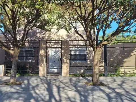 Casa 6 ambientes con 3 baños