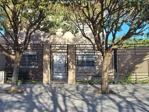 Casa 6 ambientes con 3 baños