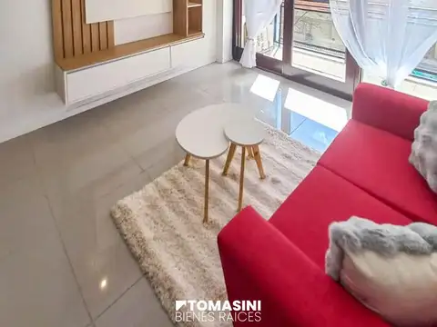 DEPARTAMENTO DE 3 AMBIENTES A LA CALLE CON BALCON SALIENTE