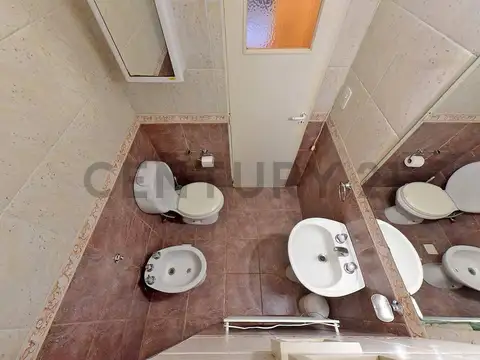 Casa en Venta con 5 cocheras