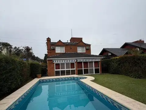Casa en Venta con 3 cocheras