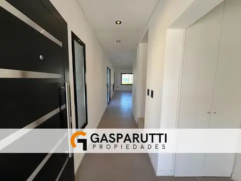 Casa 4 ambientes con 4 baños