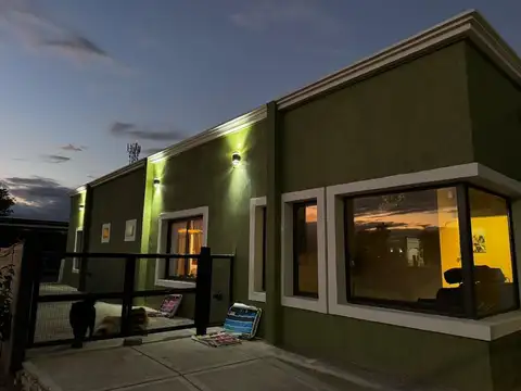 Casa 4 ambientes con 2 baños