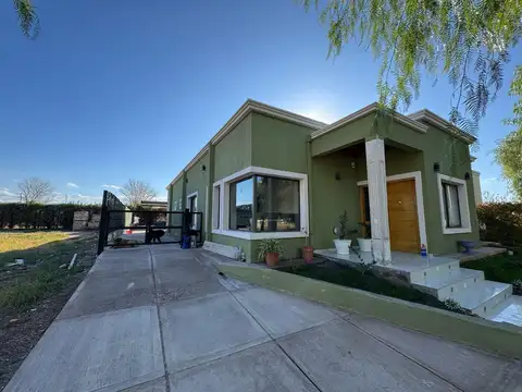 Casa en  barrio privado La Fontana