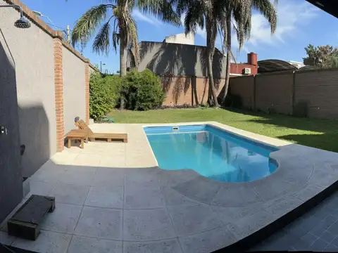 Villa Sarmiento Venta Casa 5 Ambientes con Fondo y Piscina