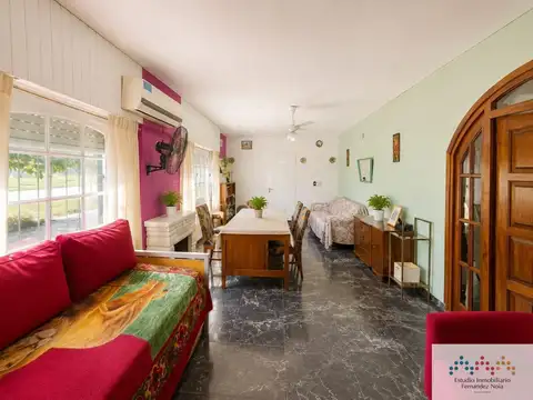 Casa 17 ambientes con 4 baños